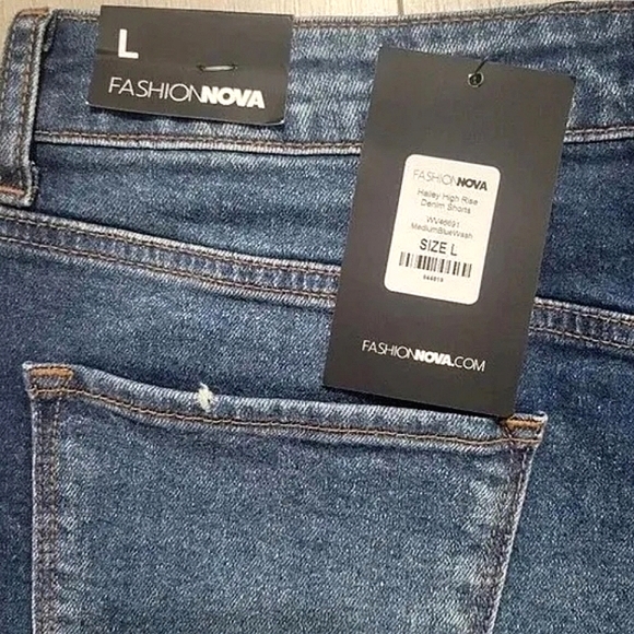 Fashion Nova High Waist Zip-Up Jean Shorts Size Large - Picture 3 of 5